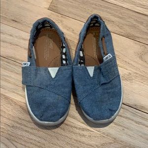 Toms toddler boys chambray slip ons size 8